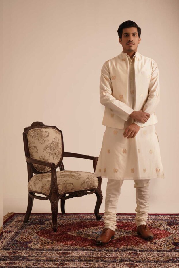 benarasi-peacock-buti-ivory-white-waistcoat